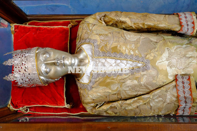 Το ιερό σκήνωμα της Αγίας Ελένης (7) https://leipsanothiki.blogspot.be/