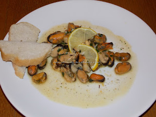 Scoici in sos de vin alb