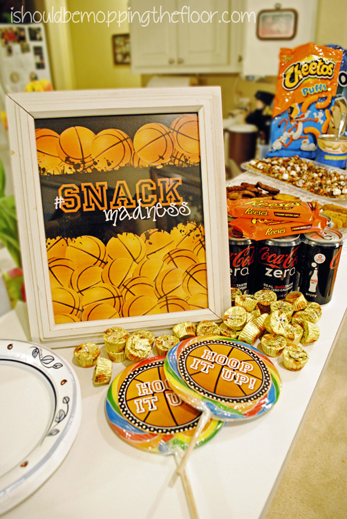 Throwing a last minute party is a cinch! Time for #SnackMadness!