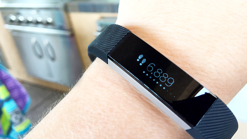 How to show steps on Fitbit Alta display rather than Kg