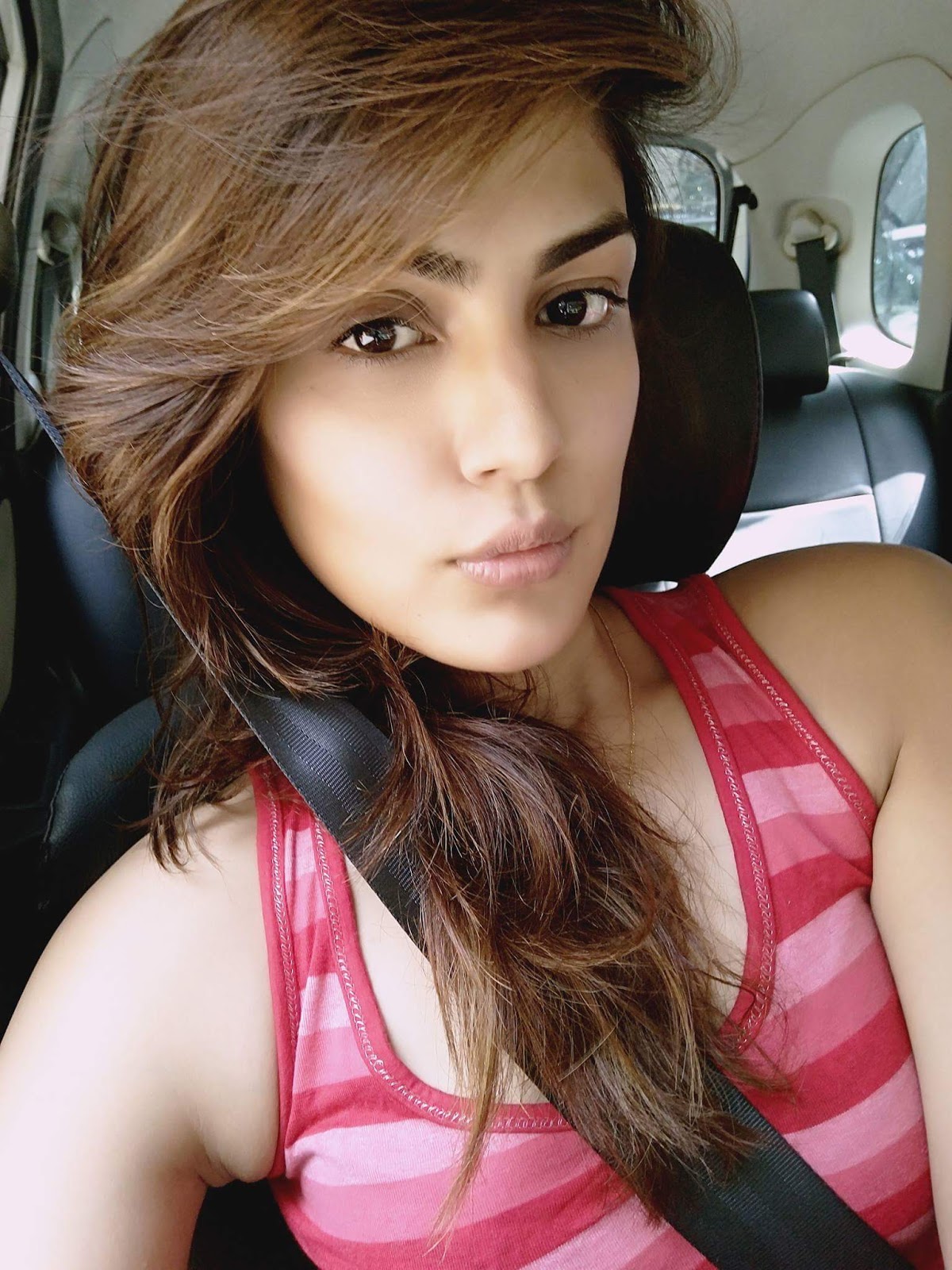 Hot Beautiful Actress Rhea Chakraborty Latest Hd Images