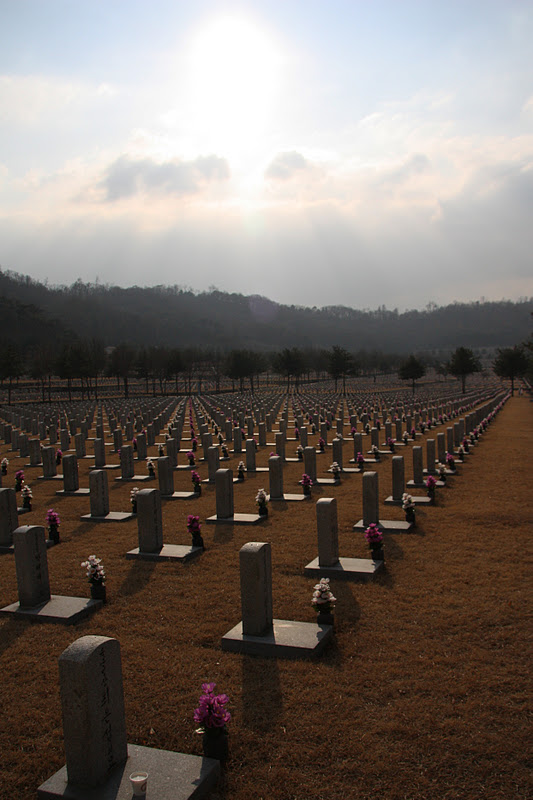 кладбище в корее. кладбище в южной корее. кладбище в корее.