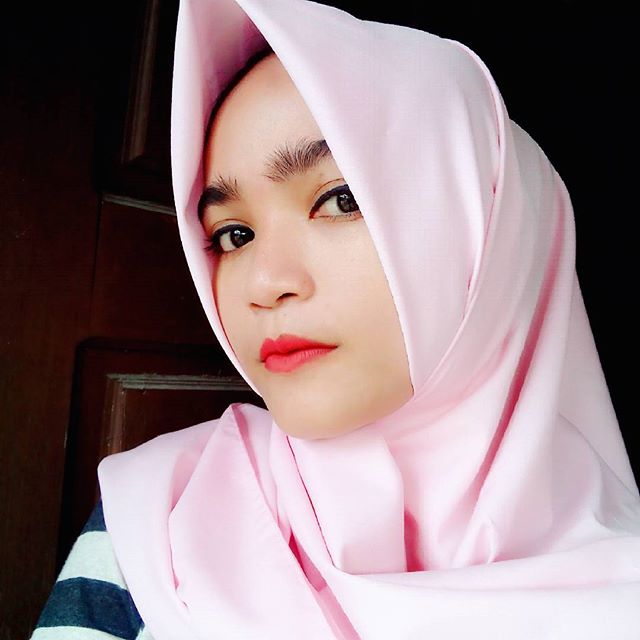 Si Jilbab Cantik Manis Seksi.