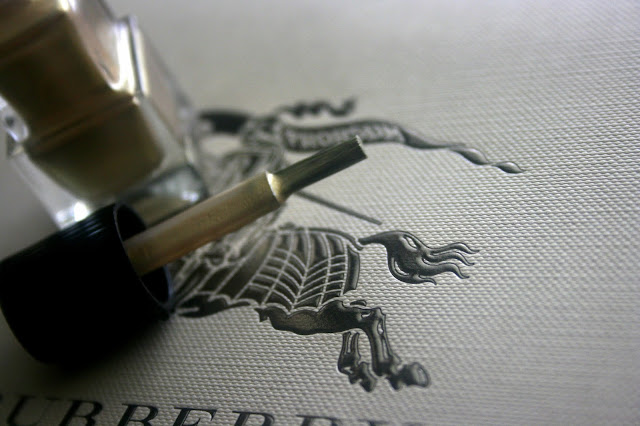 Burberry Beauty Nail Polish in Light Gold no.107 Review, Photos & Swatches