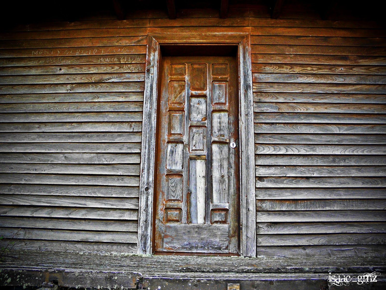 El Silencio del Abandono: Chalet de Montaña