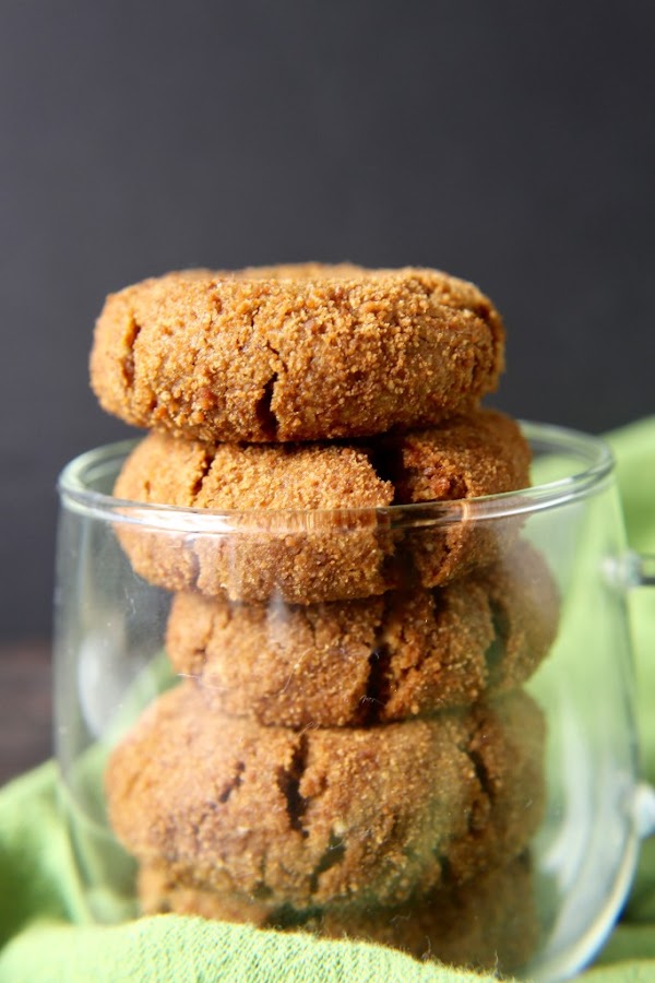 PALEO GINGERSNAPS RECIPE PALEO GINGERSNAPS RECIPE