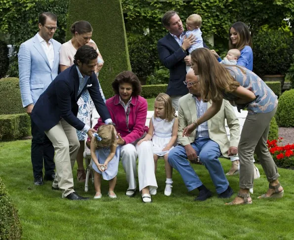 King Carl Gustaf, Queen Silvia, Crown Princess Victoria, Prince Daniel, Princess Estelle, Prince Oscar, Princess Madeleine, Christopher O'Neil, Princess Leonore, Prince Nicolas, Prince Carl Philip, Princess Sofia, Prince Alexander