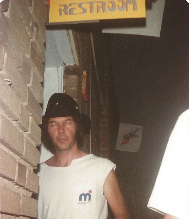 27 Intimate Photos of Celebrities From Backstage at Live Aid in 1985