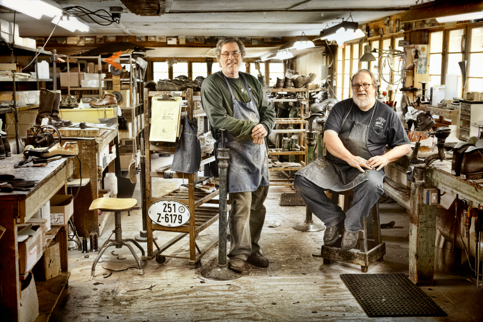 сапожник. сапожник. квартиры сапожников. оборудование для мастерской сапожной мастерской. рабочее место сапожника.