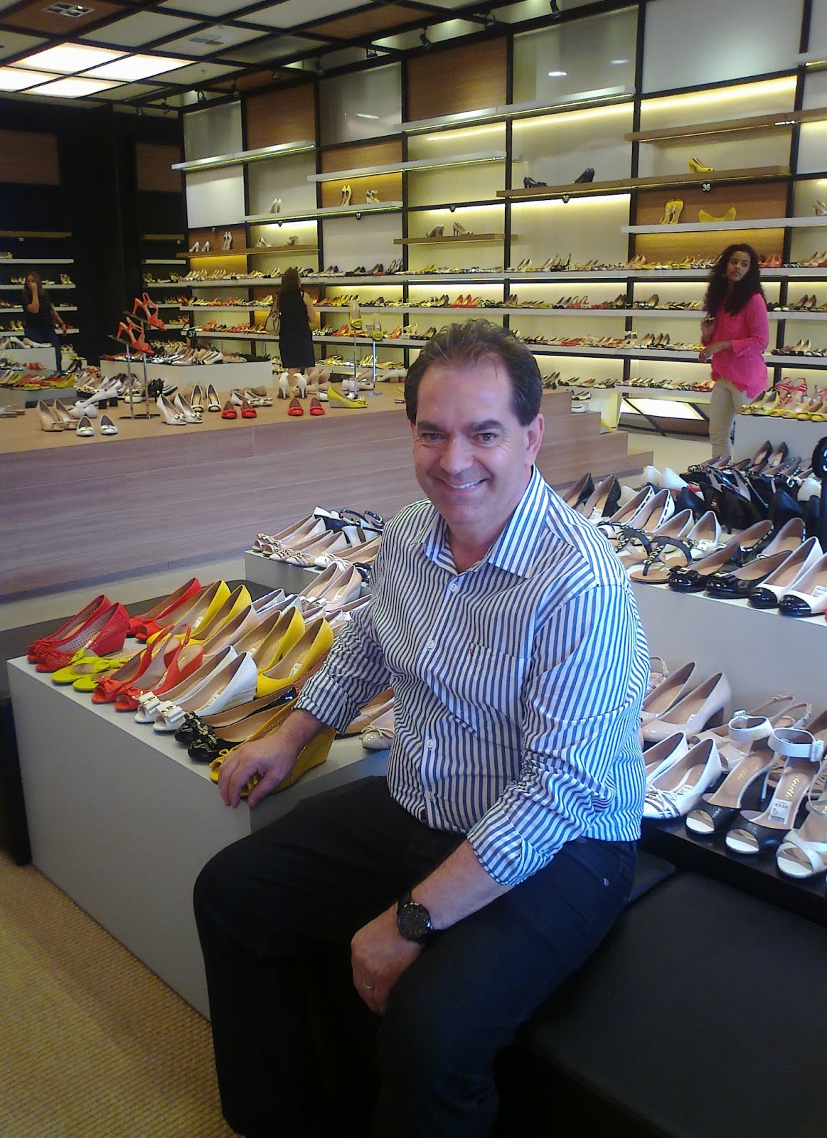 Compre Scarpin Delotto V Neck Couro Nobuck Militar Delotto Online