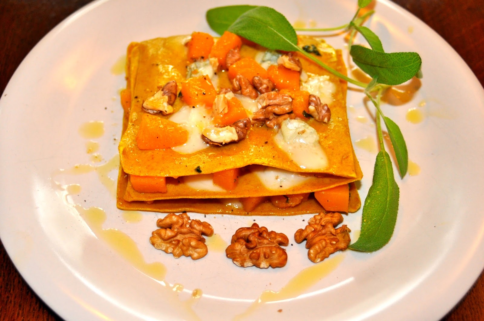 PASTA E VINO! Lazanietta kurkumowa z dynią, i orzechami