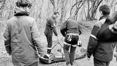 153  Rescate Excursionista en Nacedero del Urederra   El Nacedero del Urederra es uno de los entornos turísticos de Navarra Naturalmente, que más demanda turística tiene  en las diferentes OIT de la Comarca de Urbasa Estella en Navarra.  A pesar de las numerosas publicaciones, tanto en Webs como en Blog turísticos, e incluso desde la misma Web de Turismo de Navarra; se especifica, que el recorrido de las Cascadas Azules del Urederra en Baquedano es cómodo y fácil.  Lo que no se explica es que, por la erosión  de los últimos años, causadas especialmente  por las fuertes  lluvias, han erosionado el piso del Sendero de las Cascadas del Urederra.