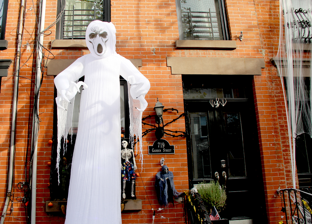 Linzer Lane Halloween in Hoboken Linzer Lane Guide 2017