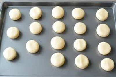 make-rounds-balls-of-the-cookies-dough
