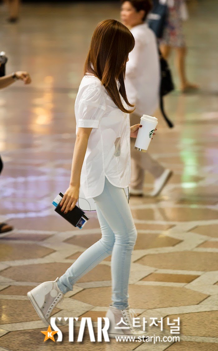 Check out Girls' Generation video and pictures from their departure to