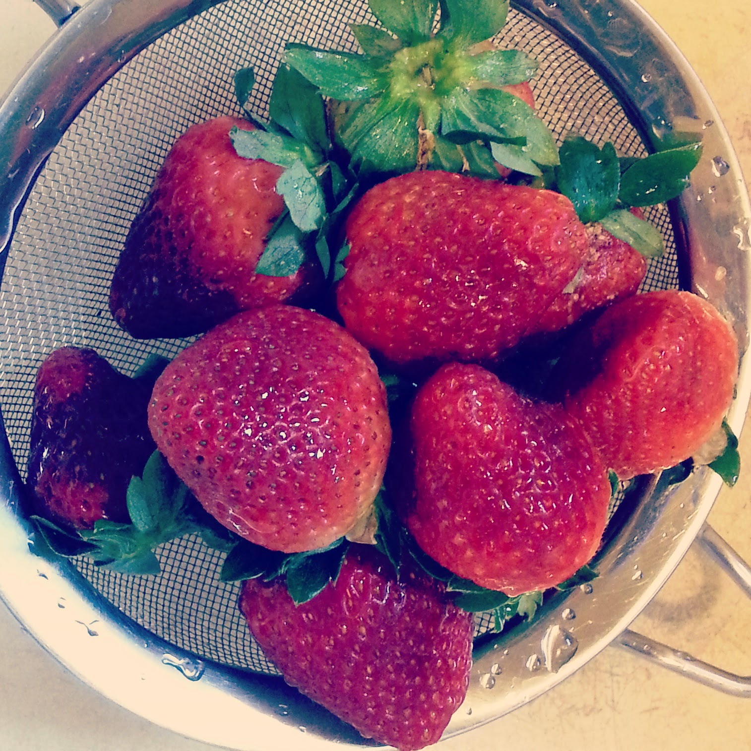 http://thetexasbohemian.blogspot.com/2015/02/how-to-freeze-berries.html