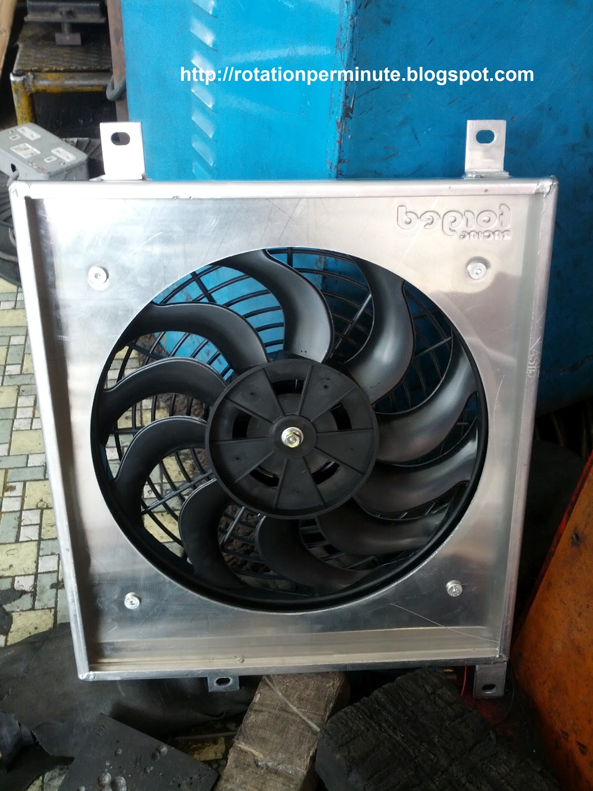 . Rotation / Minute . Racing Radiator Fan With Shroud Kit
