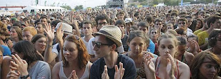 Empieza el FIB 2011 con polémica entre los 'fibers' por la actuación de Julieta Venegas Empieza el FIB 2011 con polémica entre los 'fibers' por la actuación de Julieta Venegas