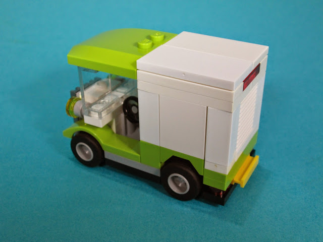 MOC LEGO carrinha de distribuição