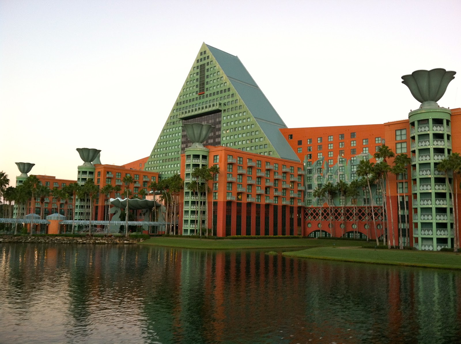 Review The Walt Disney World Swan & Dolphin Resort The World of Deej