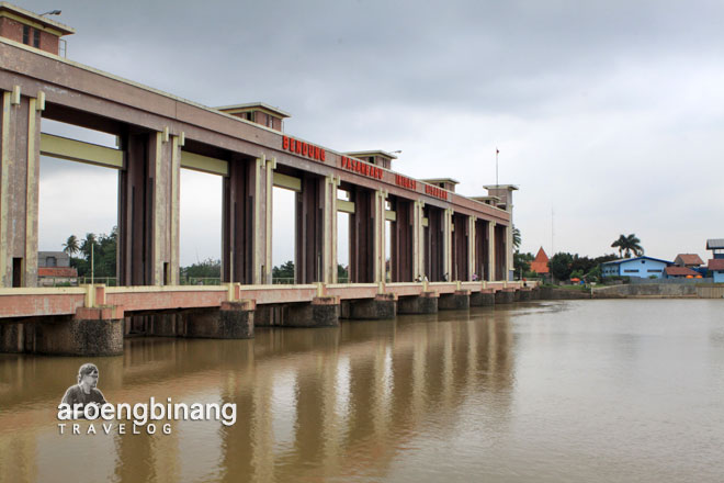 bendungan pintu air sepuluh tangerang