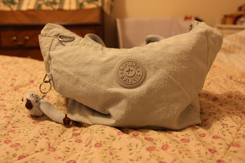 Kipling bags have lots of pockets !! Prettygreentea