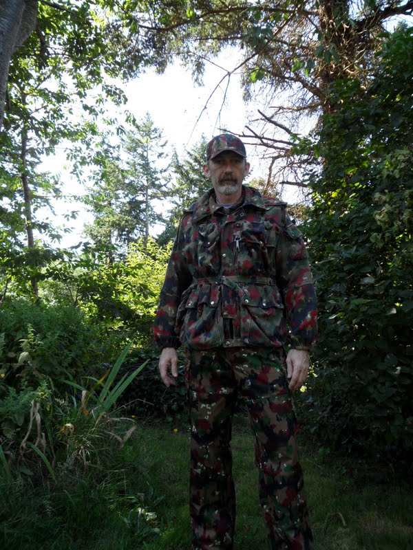 Four Bees: Swiss M/70 Alpenflage Leibermuster, Back Pack Strap ...
