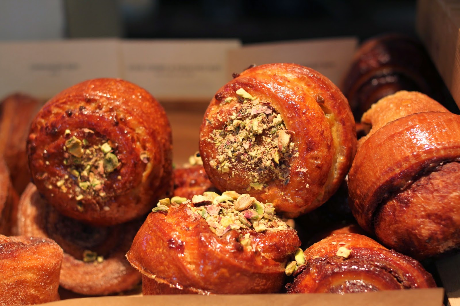 Pistachio Gail's Bakery i idealne brownie z pekanami.