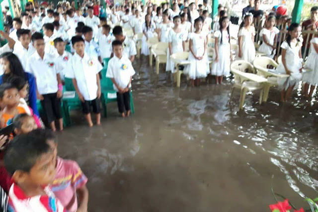 Resilient Students of Lamitan City Pushed Through With Their Graduation Despite Having A Flooded Venue! Resilient Students of Lamitan City Pushed Through With Their Graduation Despite Having A Flooded Venue!