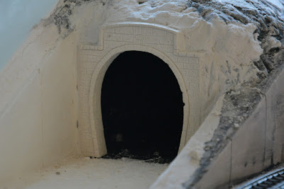 Tunnelportal H0 aus Gips gefertigt und eingesetzt