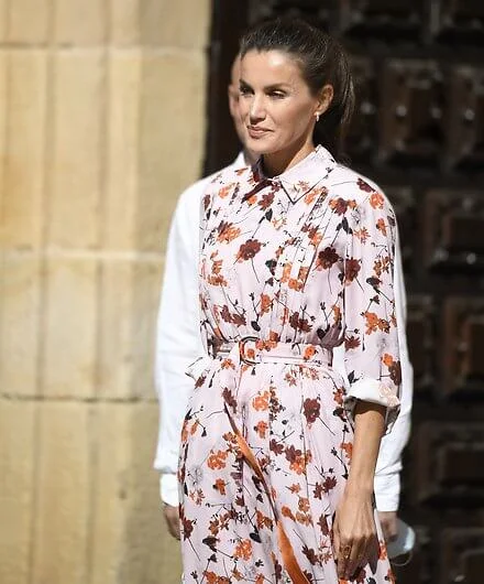 Queen Letizia wore Hugo Boss Kalocca floral print summer shirt dress and Queen Letizia wore an Uterque tied leather wedges