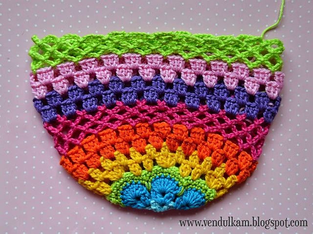 Crochet rainbow purse - free pattern