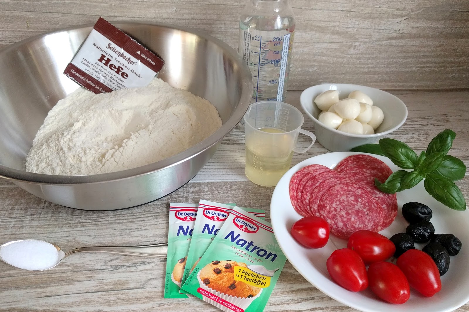 - Laugen-Pizza-Brötchen - Laugen-Pizza-Brötchen