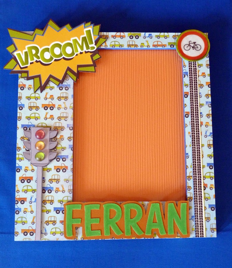 http://scrapapers.blogspot.com.es/2013/08/marco-para-ferran.html