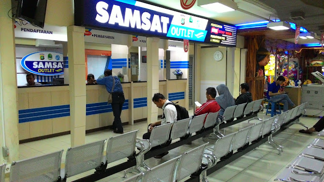 Bayar Pajak Kendaraan Bermotor Bisa Lewat e-Banking, Kemudian Harus ke Samsat. Efektifkah? Bayar Pajak Kendaraan Bermotor Bisa Lewat e-Banking, Kemudian Harus ke Samsat. Efektifkah?