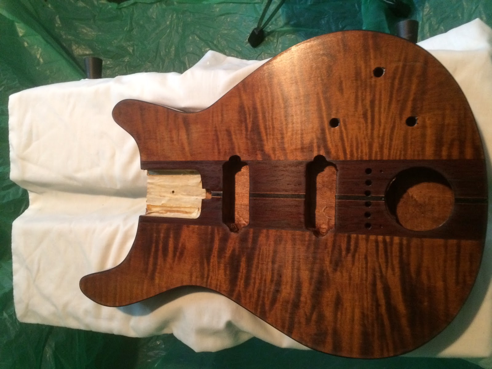 Sheehan Guitars Wax on, Wax off