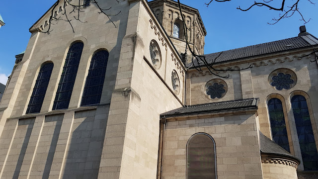 Die katholische Kirche St. Adolfus.