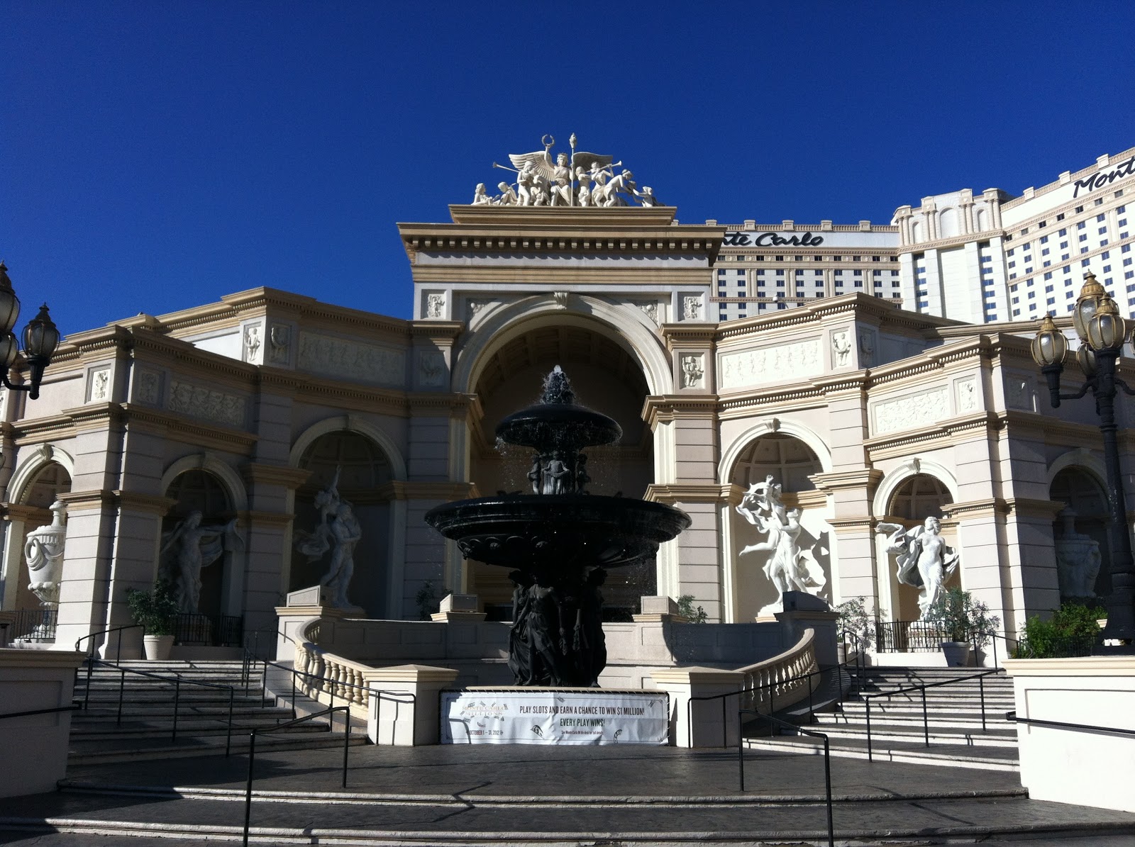 Voltamos Logo - California: Hospedagem em Las Vegas: Monte Carlo