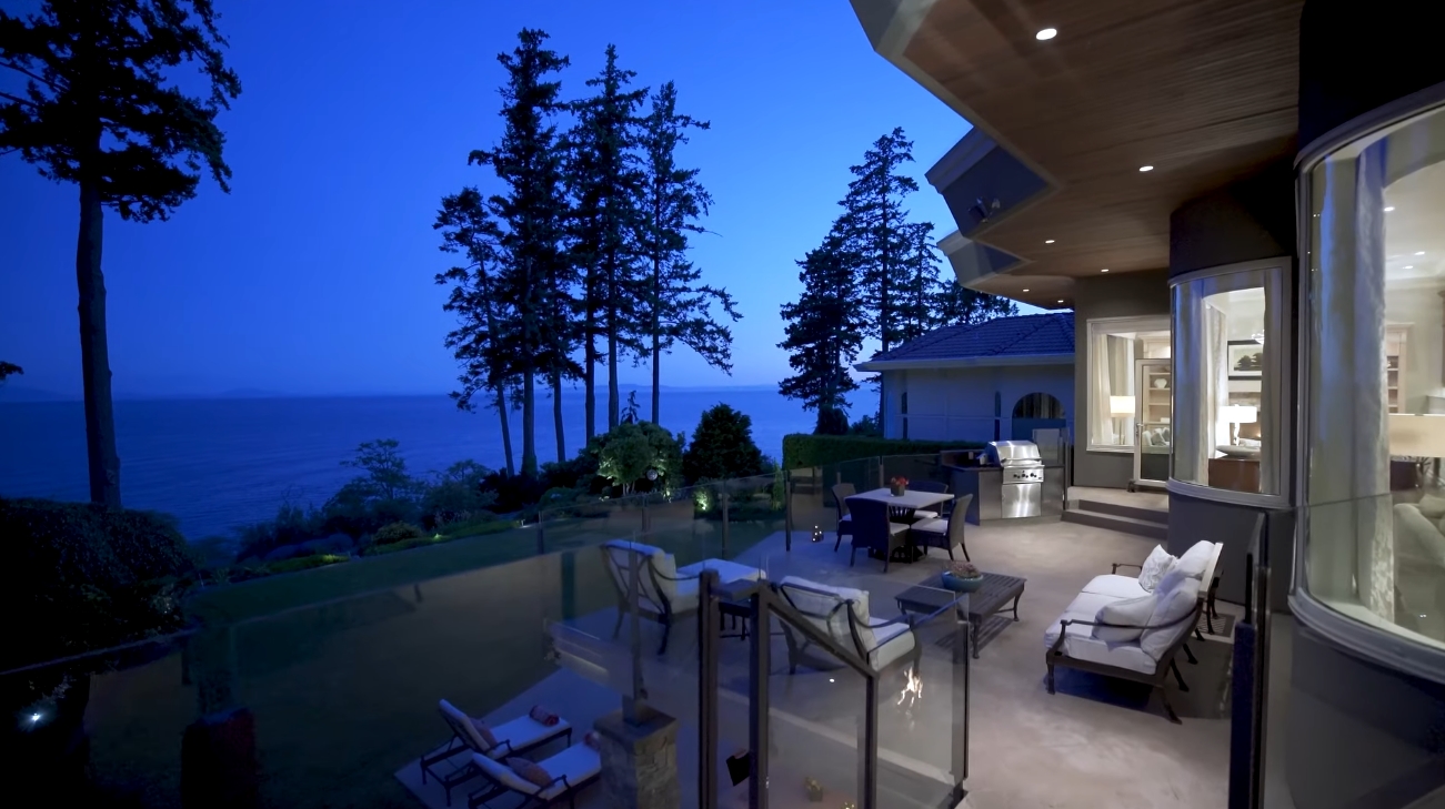 21 Photos vs. 13472 13A Avenue, White Rock | Neacsu Denner Group - Luxury Home And Interior Design Video Tour