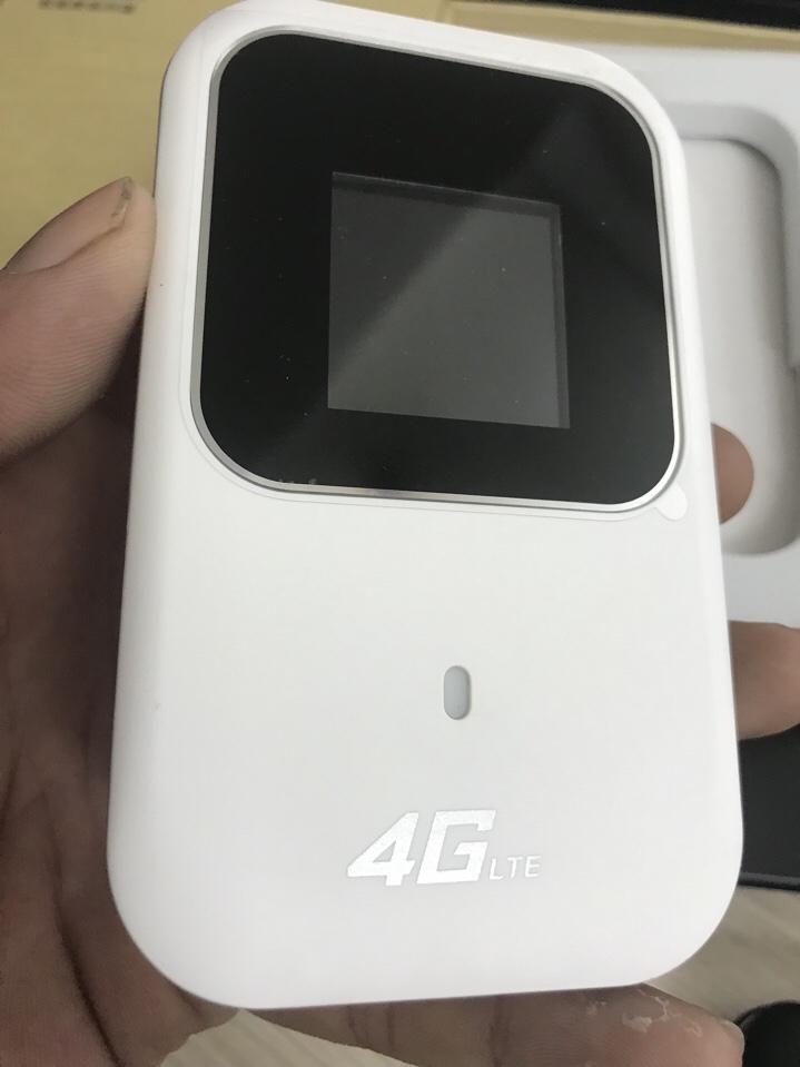 Bộ phát wifi 3G/4G từ sim LTE hộp vàng có màn hình LCD pin rời 2400mAh 06090