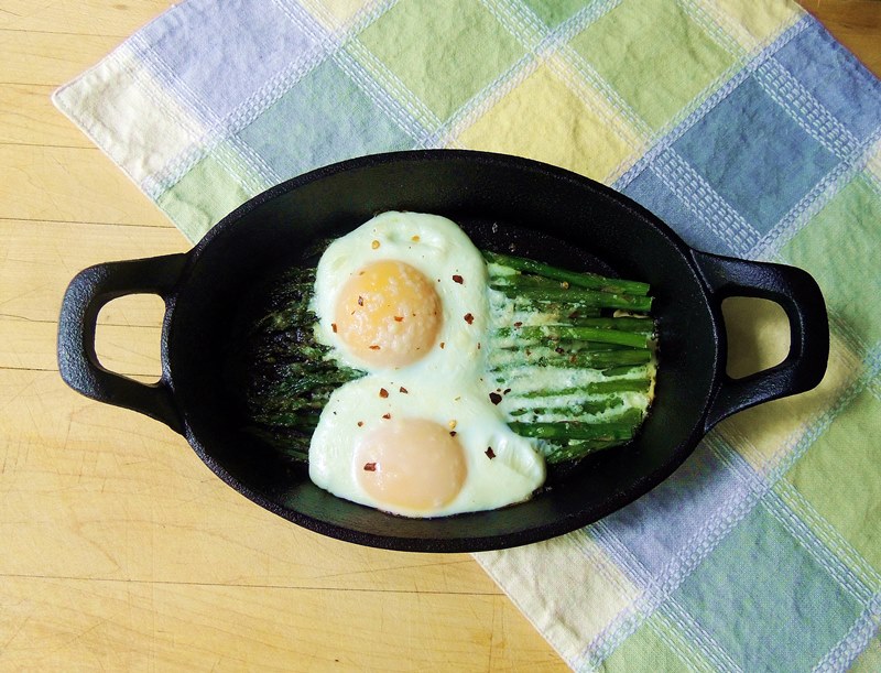 Baked Asparagus and Eggs for 5 Ingredient or Less SundaySupper Bobbi