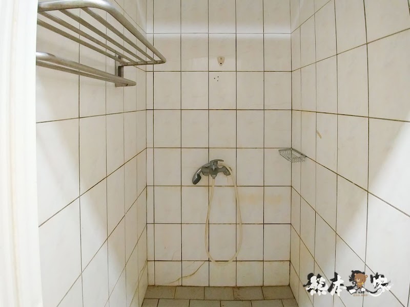 苗栗婚紗IG打卡景點|教堂廣場-飛牛牧場|寬敞露營營地設有盥洗區烤肉區好便利
