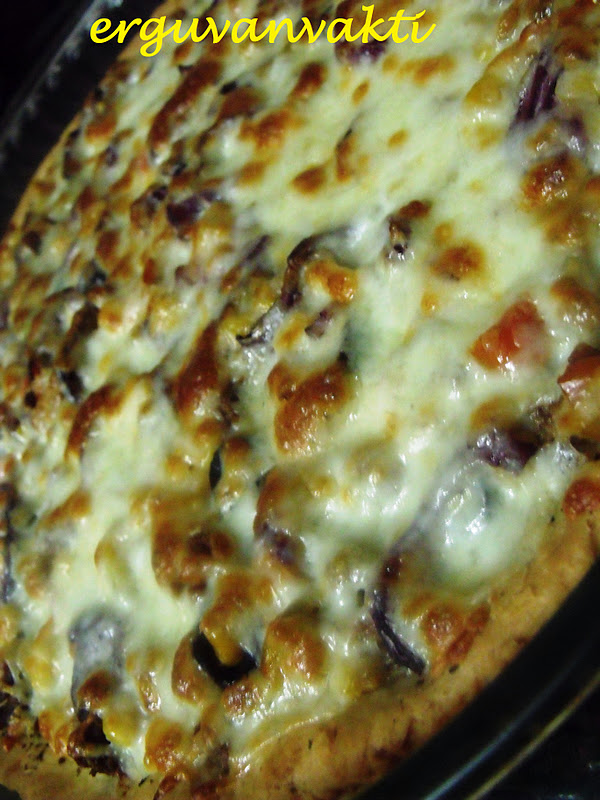 ERGUVAN VAKTİ TON BALIKLI PİZZA