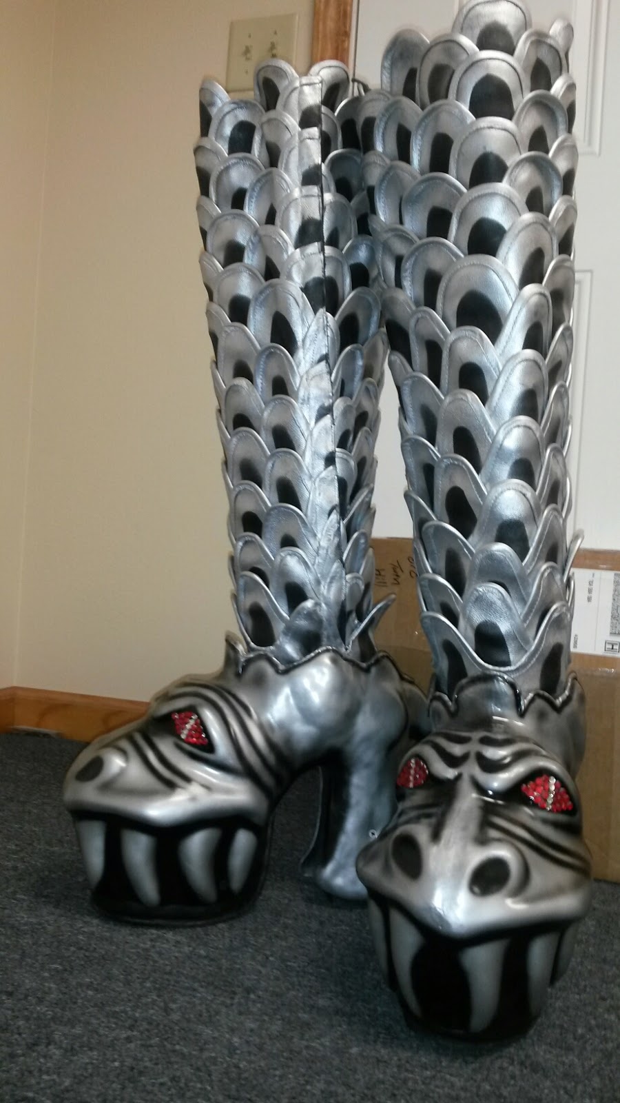 KISS COSTUMES & BOOTS: WOW...AVAILABLE ANYTIME....THAT OTHER GUY KEEPS ...