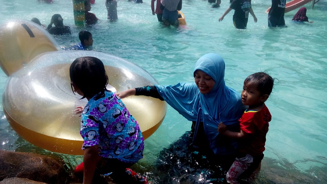 Waterpark Ampera tempat Wisata Keluarga Asyik, Tasik Punya ...