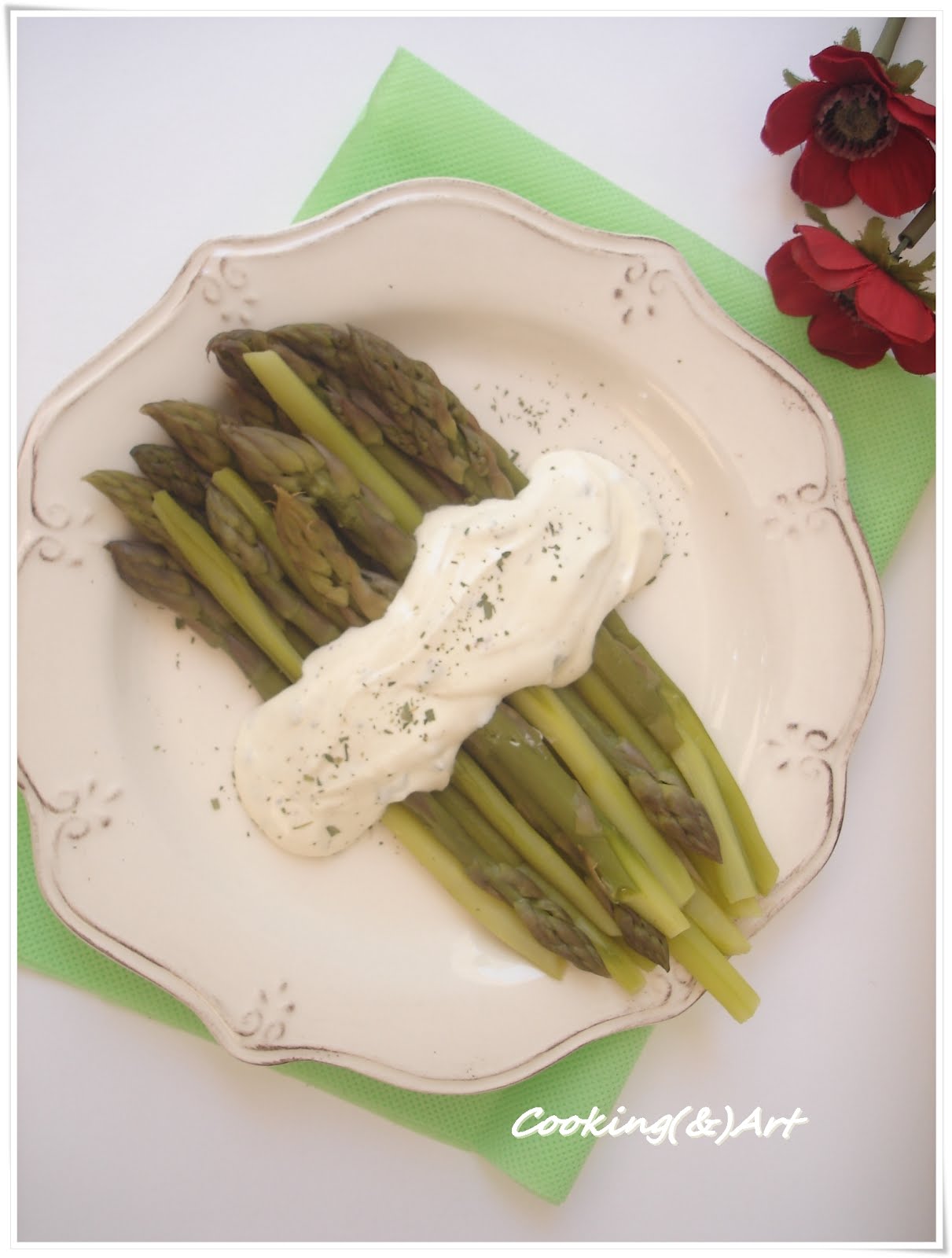 Σπαράγγια με κρεμώδη σάλτσα εστραγκόν / Asparagus with creamy tarragon
