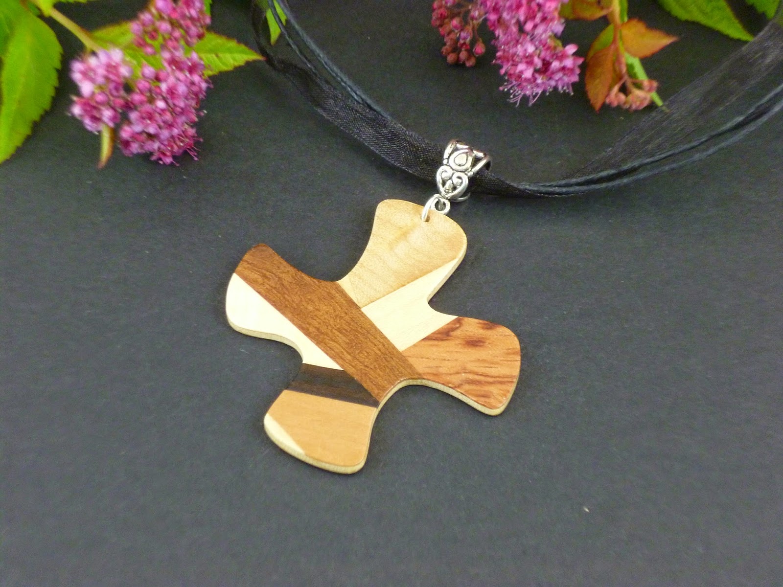 Bijoux artisanaux en marqueterie bois - Frédérique CESBRON