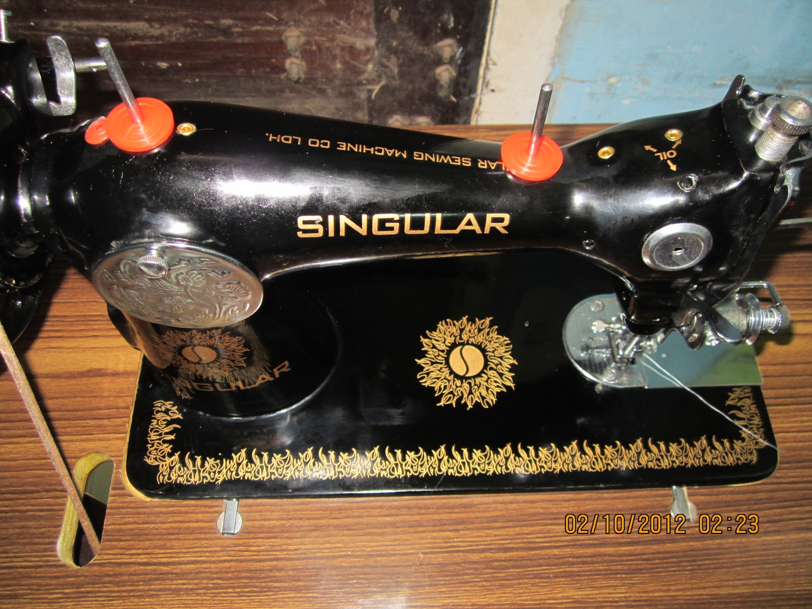 think biggerrrr: SEWING MACHINE - SINGULAR