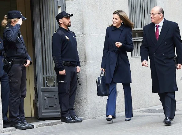 Queen Letizia wore Hugo Boss trousers, Magrit Pumps, Hugo Boss Jacket, Carolina Herrera wool coat, Tous earrings
