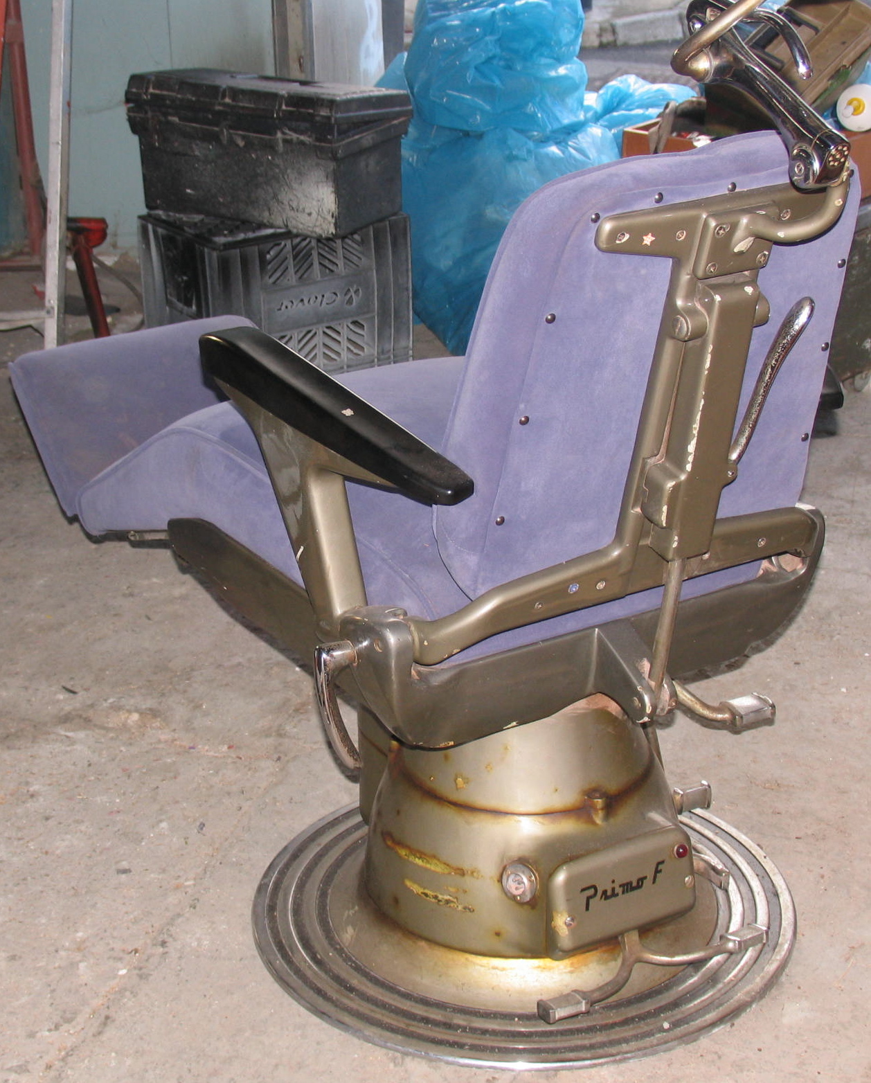 4D Retail Antique Dentist's Chair for Sale